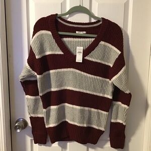 NWT! American Eagle Outfitters Burgundy and Gray V-Neck Sweater